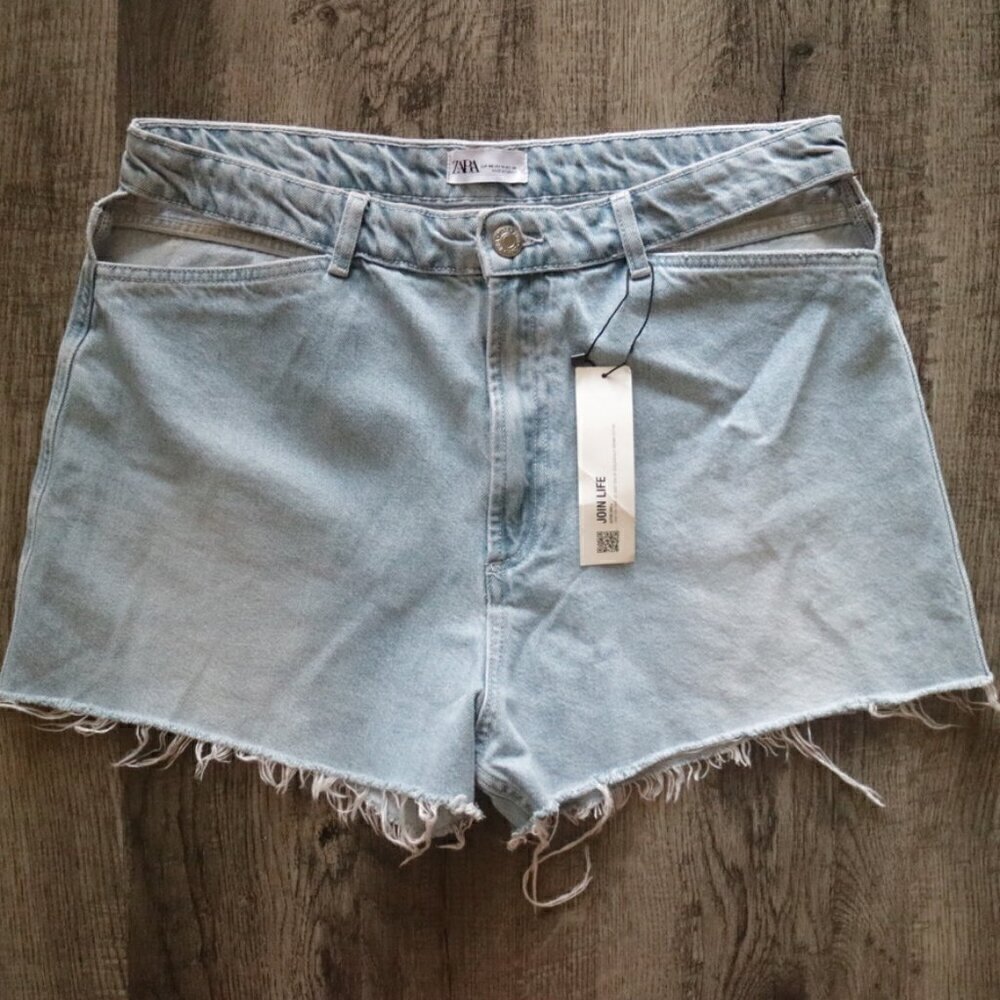 NWT Zara Cut Out Denim Shorts Size 14 Light Blue Wash Distressed